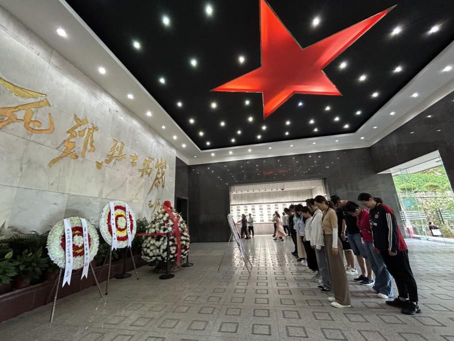 说明: a156342618080ffeb3cd7532ae7129a